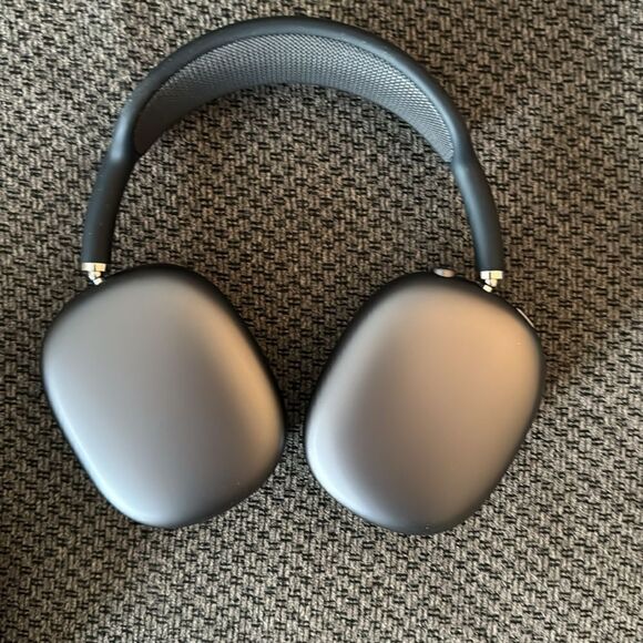 AirPod max black new - Picture 6 of 7